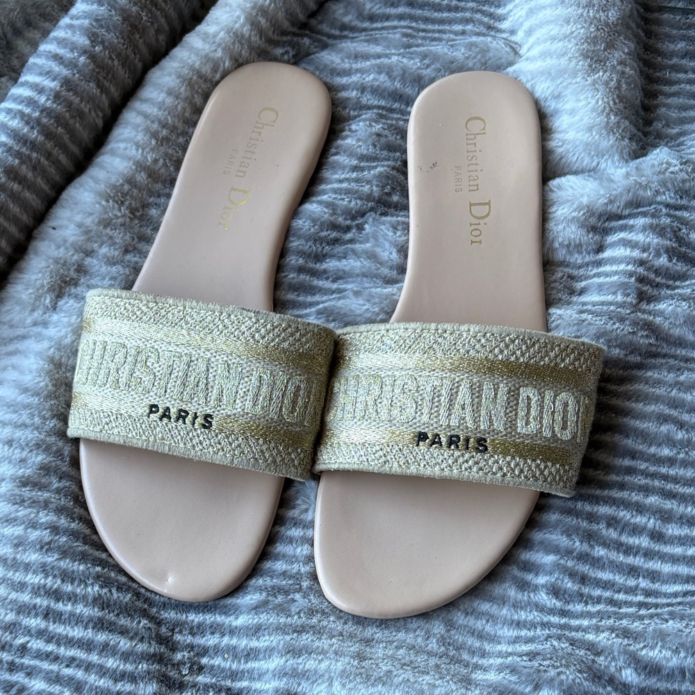 CD Beige gold Slides
